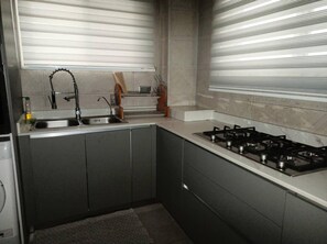 아파트 | 전용 주방 | 냉장고, 전자레인지, 오븐, 쿡탑