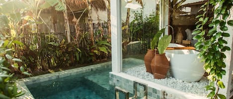 Luxury Twin Room, Garden View | Desk, laptop workspace, blackout drapes, free WiFi