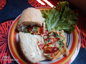 Free daily local cuisine breakfast - Joana Guesthouse (Luanda)