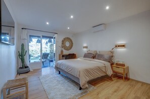 5 Schlafzimmer, Zimmersafe, Schreibtisch, Bügeleisen/Bügelbrett