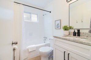 淋浴設備、風筒、提供毛巾