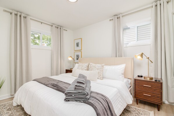 3 habitaciones, escritorio, tabla de planchar con plancha y wifi gratis