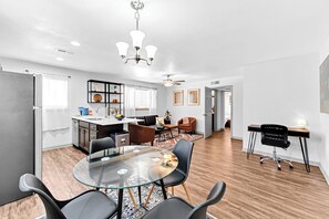 Interior - Heart of Oaklawn - Mins to Uptown & Medical Center (Dallas)