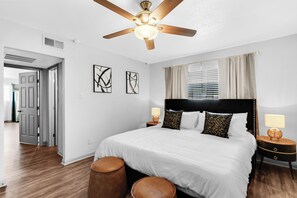 1 bedroom, desk, iron/ironing board, WiFi - Heart of Oaklawn - Mins to Uptown & Medical Center (Dallas)