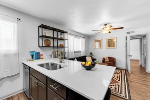 Interior - Heart of Oaklawn - Mins to Uptown & Medical Center (Dallas)