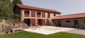 Exterior - Cozy rural retreat with vineyards just 2.5 km from heritage city of Guimarães
 (Guimarães)