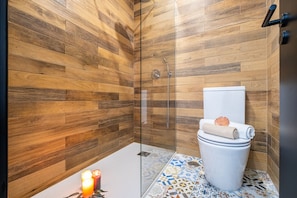 Shower, hair dryer, towels, toilet paper