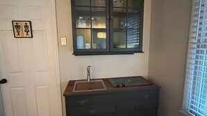 A compact kitchen with a built-in sink, a window with blinds, and a door with a towel rack. - Big Dam Room right off VA Creeper Trail Damascus (Damascus)