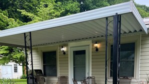 A covered patio with outdoor furniture, a grill, and a stone-paved area. - Big Dam Room right off VA Creeper Trail Damascus (Damascus)