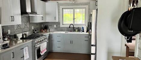 Fridge, oven, dishwasher, toaster