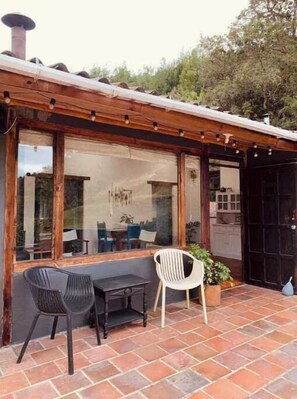 Outdoor dining - Casa Abrigo (Vereda Canavita)