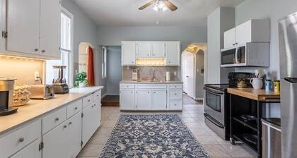 Central 5bd Home - Games & Backyard