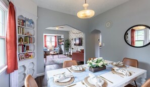 Dining - Central 5bd Home - Games & Backyard (Omaha)