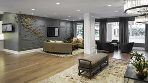 Lobby sitting area - Wonderful Apt Crystal City with Gym (Arlington)