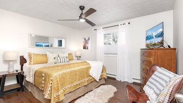 2 bedrooms, desk, iron/ironing board, travel crib