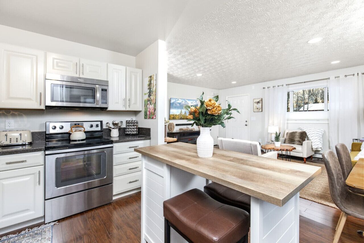 ثلاجة، ميكروويف، فرن، موقد طهي مسطح