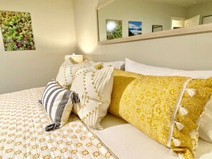 2 bedrooms, desk, iron/ironing board, travel cot - Charming South Anchorage Getaway | Near Trails, Shops & Airport (Anchorage)