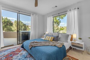 4 Schlafzimmer, Schreibtisch, Bügeleisen/Bügelbrett, Reisekinderbett