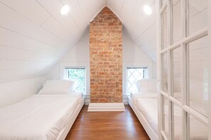 8 Schlafzimmer, Schreibtisch, Bügeleisen/Bügelbrett, kostenloses WLAN