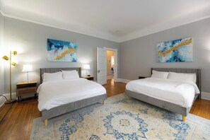 8 bedrooms, desk, iron/ironing board, free WiFi - Victorian for 30+ Guests, 5 Min to Downtown (Cincinnati)