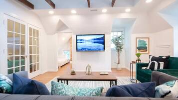 Smart TV y chimenea