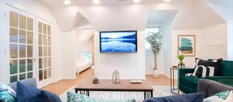 Victorian for 30+ Guests, 5 Min to Downtown