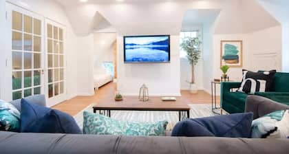 Victorian for 30+ Guests, 5 Min to Downtown