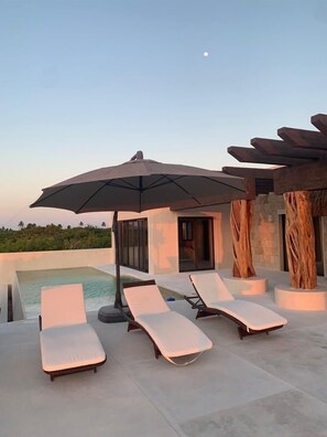 On the beach, free beach cabanas, sun-loungers, beach umbrellas - Tatich Sisal Bungalows (Hunucmá)