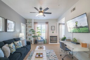 Smart TV, futbolito, mesa de ping pong