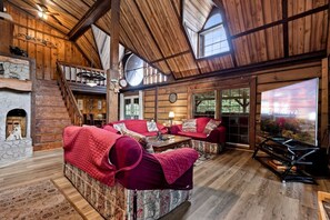 TV, foosball - Hillbilly Highrise with Hot Tub (Sevierville)