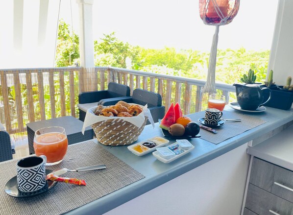 Outdoor dining - Vue mer à 3 Mins à Pieds de la Plage (Deshaies)