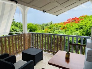 Outdoor dining - Vue mer à 3 Mins à Pieds de la Plage (Deshaies)