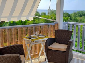 Outdoor dining - Vue mer à 3 Mins à Pieds de la Plage (Deshaies)