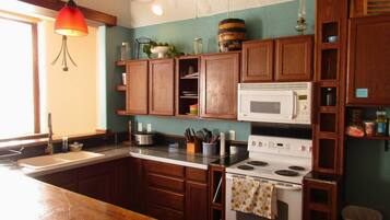 Fridge, microwave, coffee/tea maker, cookware/dishes/utensils