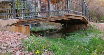 The Stone room Suite #11, sleeps 5 guest