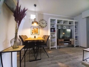 Dining - Appartment (2 rooms / 4 persons) with terrasse and swimminpool (Fréjus)
