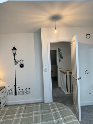 1 bedroom, iron/ironing board, WiFi, bed sheets - PRIVATE ROOM, PRIVATE LIVING ROOM AND PRIVATE BATHROOM (Nuneaton)