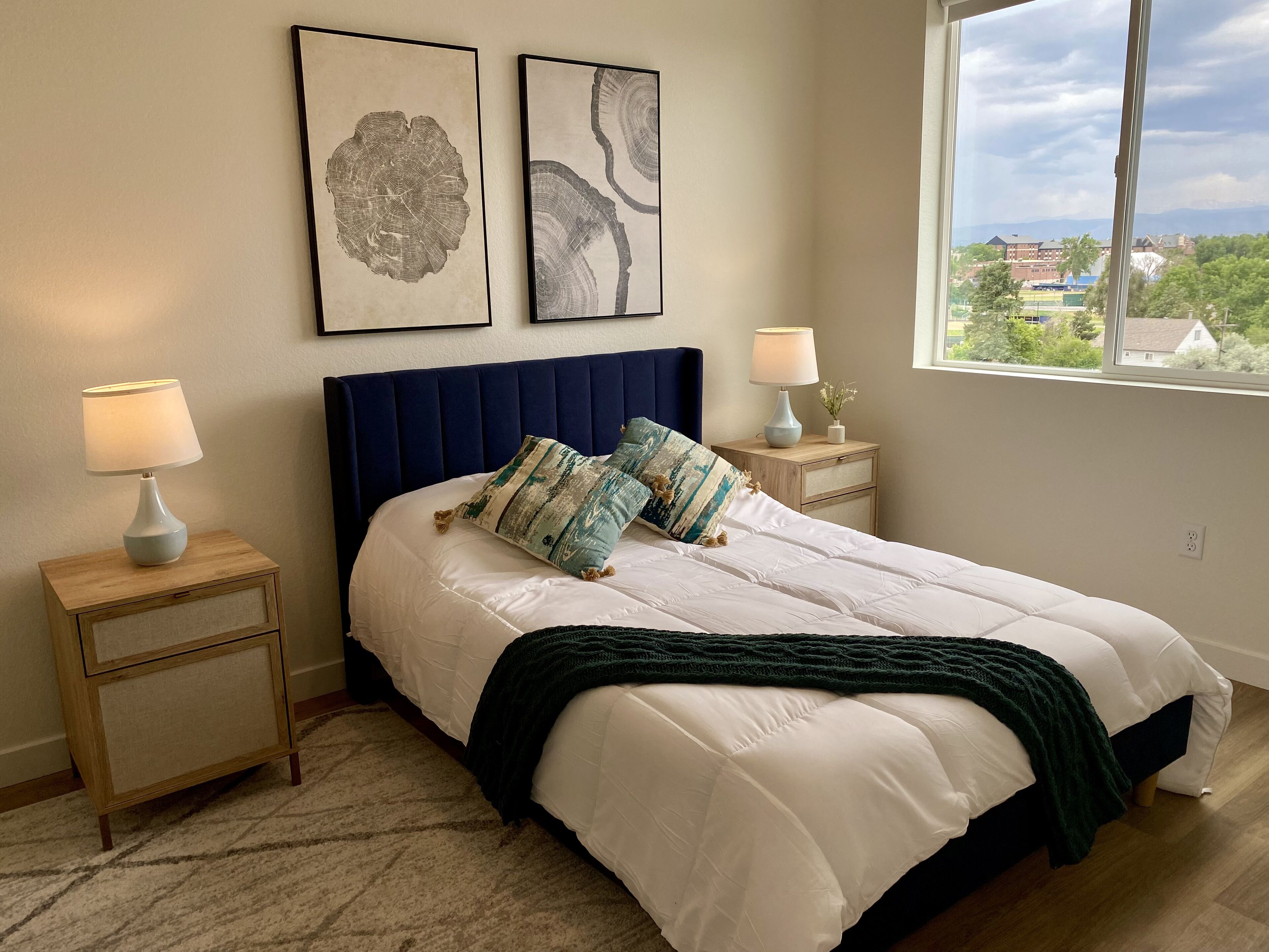 Brand New Modern 2-bedroom Apartment - Mountain Views