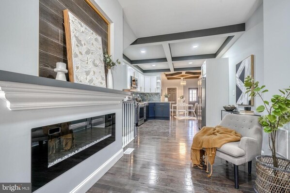 Smart TV, fireplace - Living in Luxury .....
Where Sophistication meets Elegance (Baltimore)