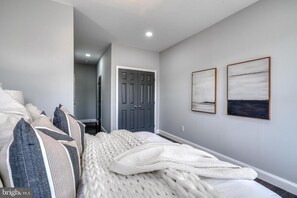 3 bedrooms, iron/ironing board, WiFi, bed sheets - Living in Luxury .....
Where Sophistication meets Elegance (Baltimore)