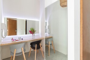 Classic Shared Dormitory | Living area - oOstel Tulum (Tulum)