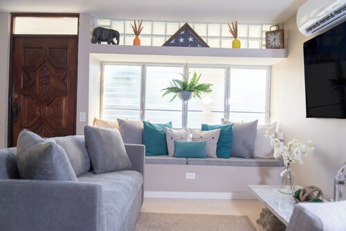 Family-Friendly Oasis Pool/beach 8 mins by car