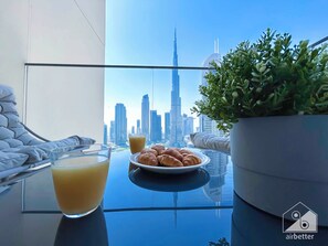 Outdoor dining - Luxurious Burj Royale 2B Full Burj Khalifa view (Dubai)