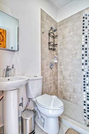 淋浴设施、毛巾