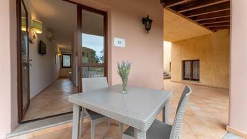 Apartment, 1 Bedroom, Patio | Dining