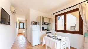 Apartment, 1 Bedroom, Patio | Dining