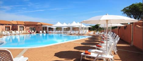 Apartamento, 1 habitación, patio | Piscina | Una piscina al aire libre