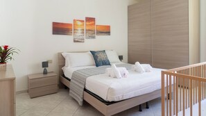 4 bedrooms, iron/ironing board, free WiFi, bed sheets