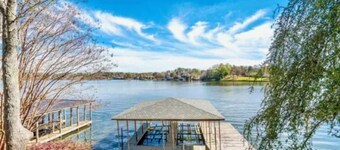 Beautiful, Private Lake House with Double Dock
