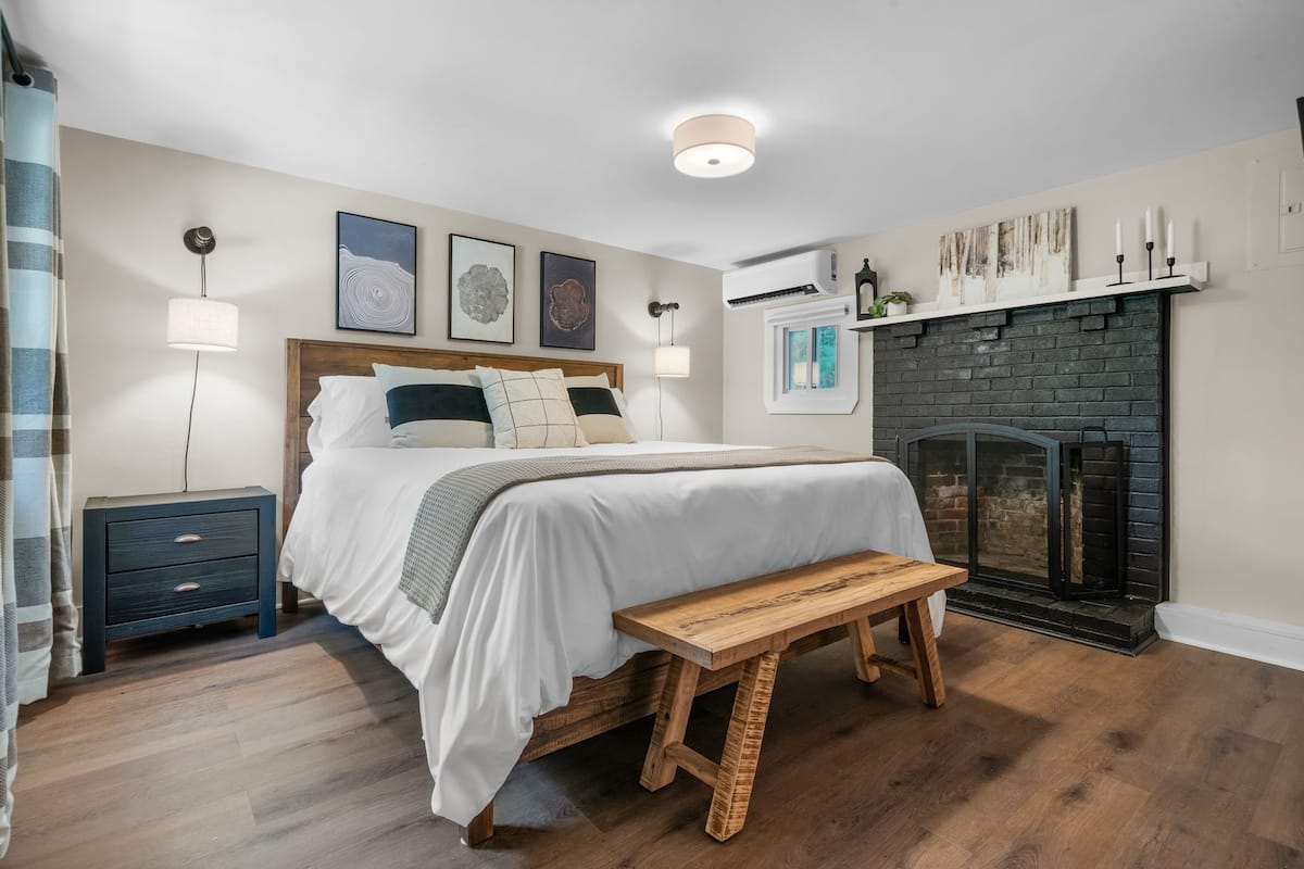 Executive Room, 1 King Bed, Non Smoking, Kitchenette | Premium bedding, free WiFi, bed sheets